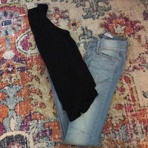 Light wash Levi’s 524 skinny jeans